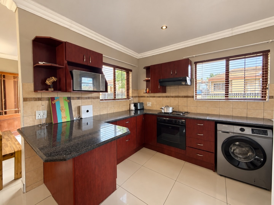 To Let 3 Bedroom Property for Rent in Hillside Free State